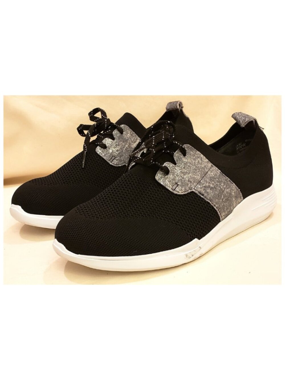 Munro Women's Sneakers Size 9W Black/Gray